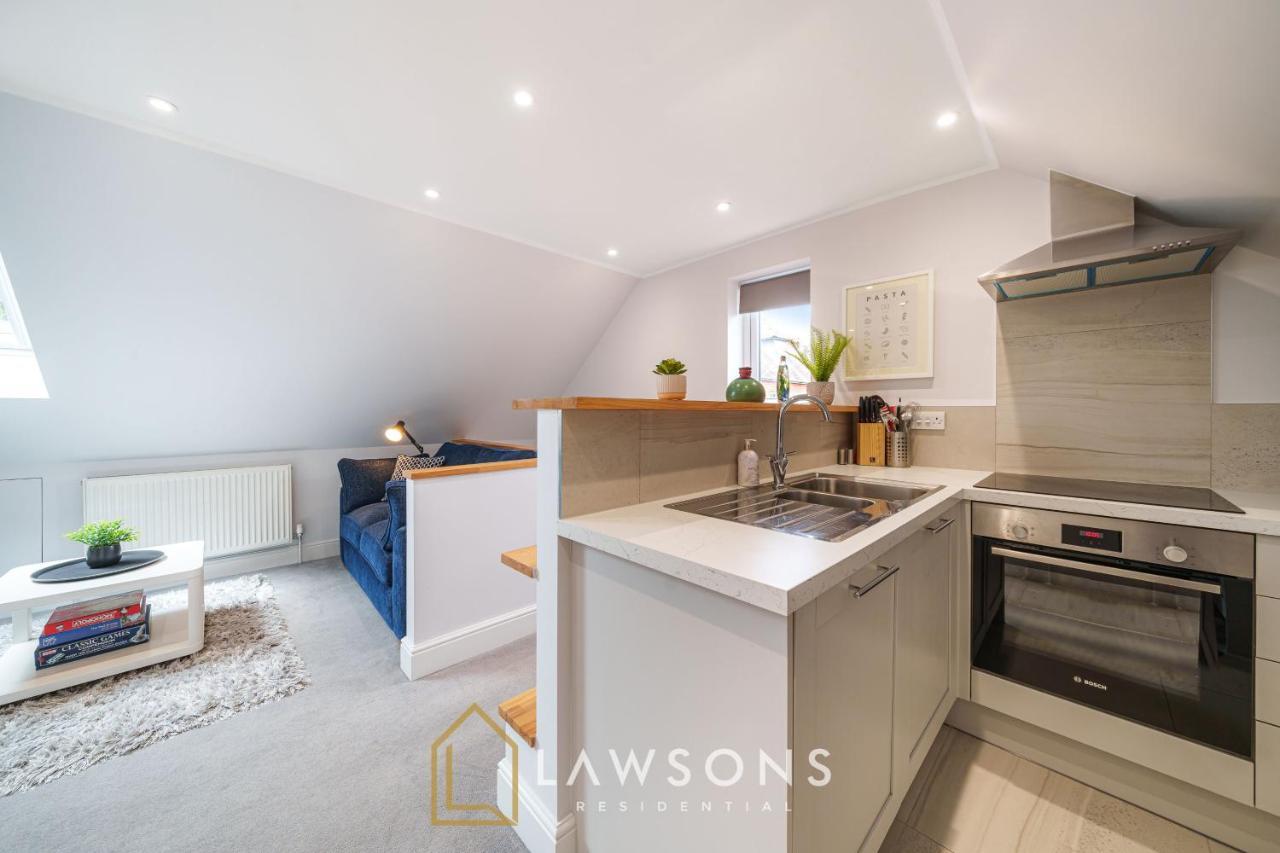 Appartamento Loft Living By Lawsons With Parking Windsor Esterno foto